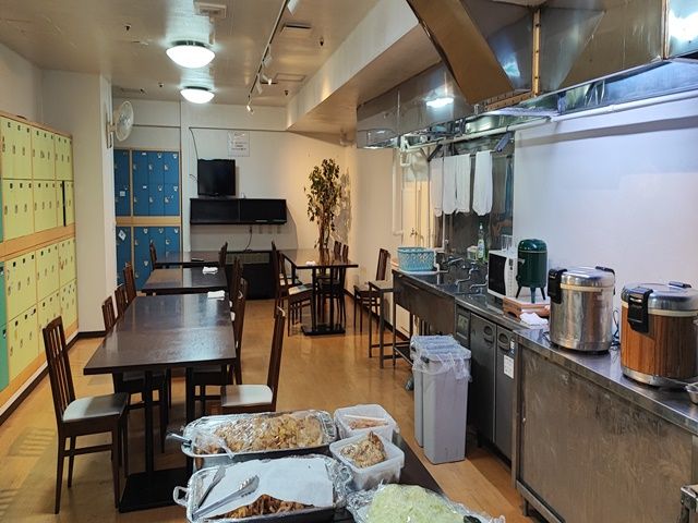 食堂は広く、毎日バイキング形式でお食事できます！