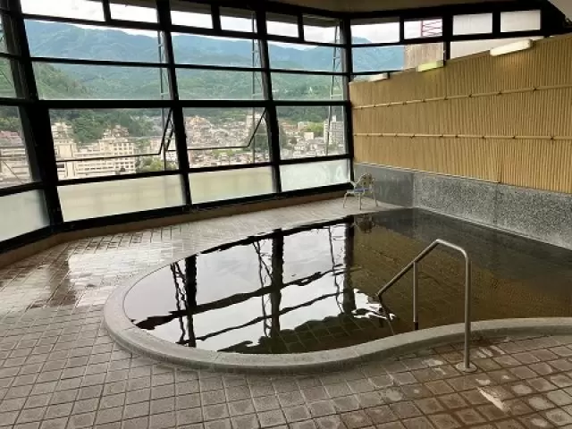 下呂温泉で唯一の源泉かけ流しを楽しめるお宿!!
長期勤務のスタッフさんもいて安心です♪