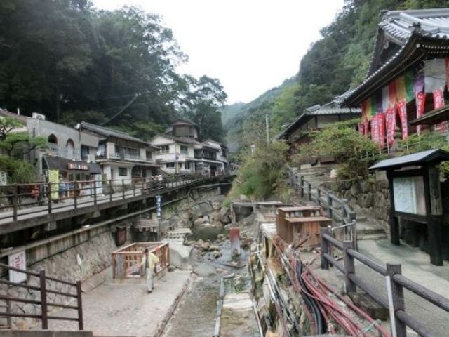 【湯の峰(ゆのみね)温泉】日本最古・開湯1800年の歴史を持つ温泉地です！