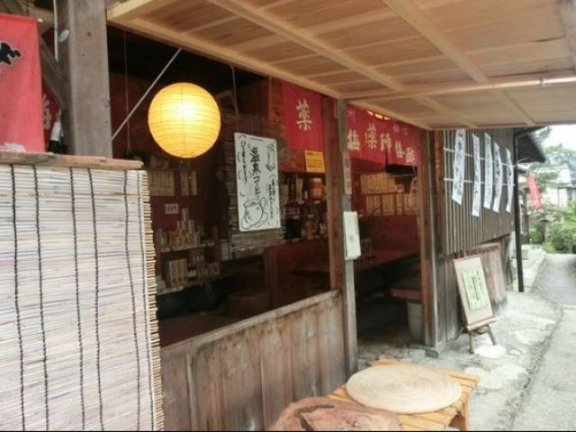 観光地ですので、徒歩圏内に商店や飲食店もございます！