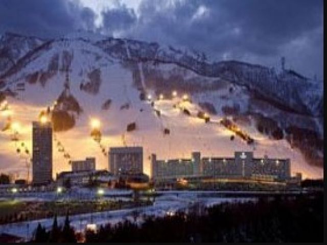 積雪が安定したらナイターも毎日営業！
一人一枚のリフト券で滑ることもできます