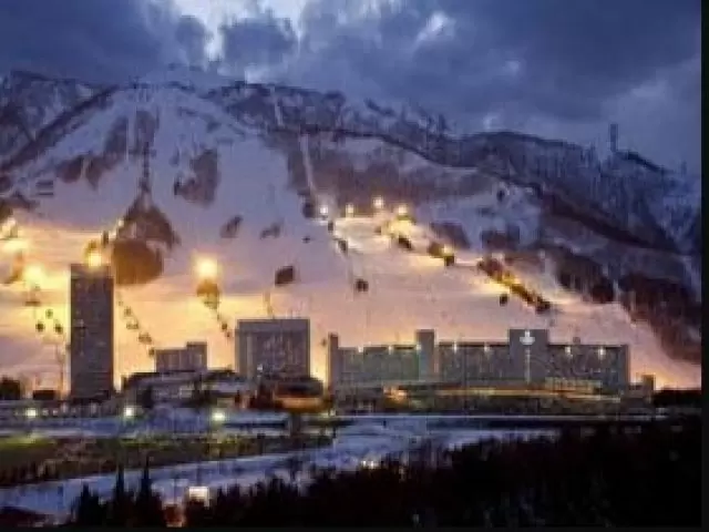 積雪が安定したらナイターも毎日営業！
一人一枚のリフト券で滑ることもできます