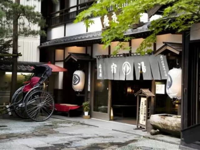 素材にこだわったお料理をお部屋やお食事処にてご提供頂きます。