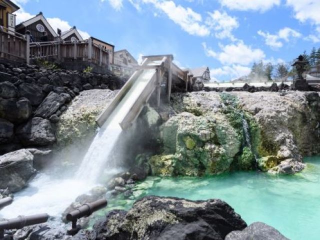 草津温泉のランドマーク☆湯畑☆国内外の観光客で賑わいます♪