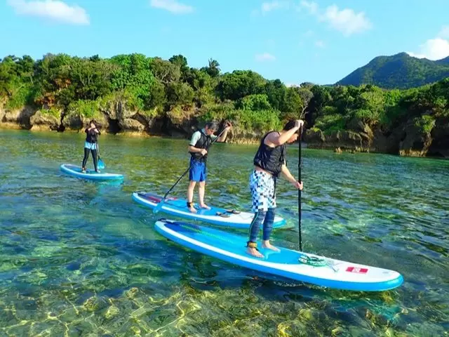 大きなボードの上に立ってゆったり水上をクルージング！SUPツアーも大人気です