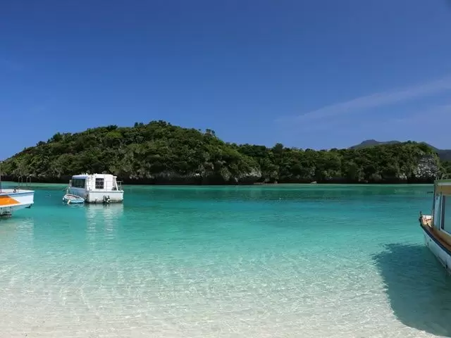 石垣島の観光名所★ミシュランガイドで三ツ星を獲得した、川平湾の輝き、写真で伝わってますか？