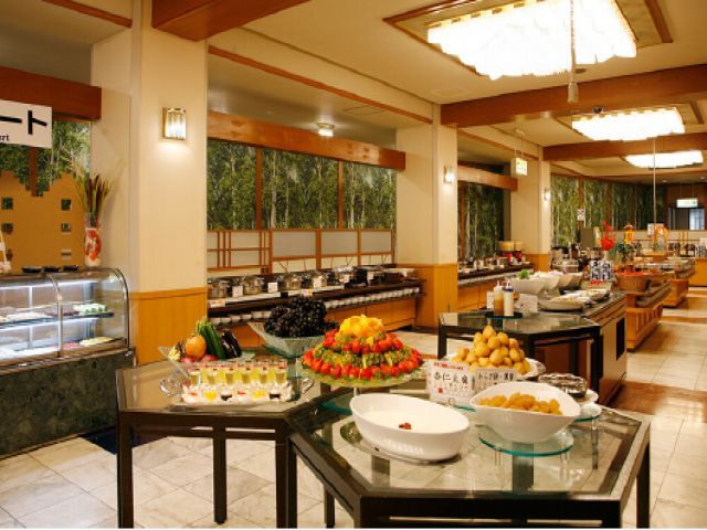 未経験でも不安なし♪バイキングのホールスタッフ！