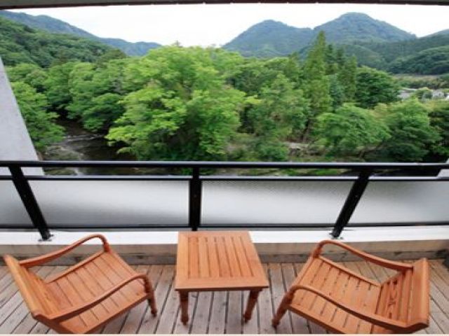 深緑に囲まれたお部屋も。