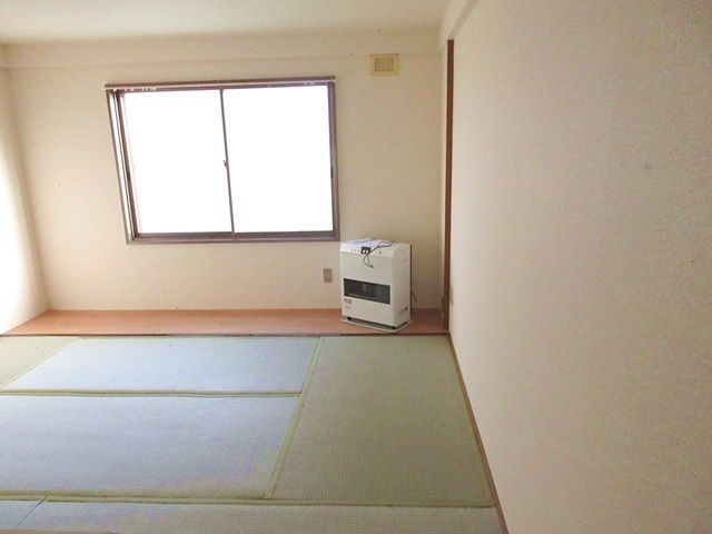 寮は6畳1Rの和室または洋室のお部屋です