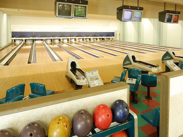 嬉しい館内施設利用可☆館内のボーリング場、スキー場、テーマパークが利用できちゃう♪