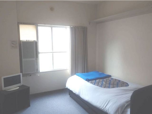 寮のお部屋は一人暮らしにはちょうど良い広さ！！ベッドはなく現在は布団になってます！
