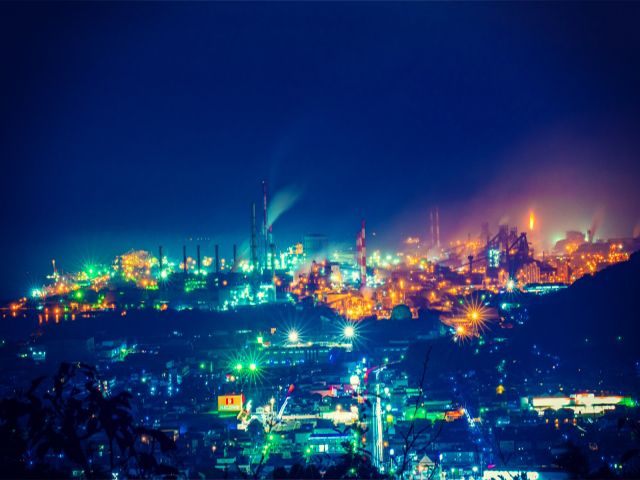 夜になるとコンビナートは人気夜景スポットになります！
