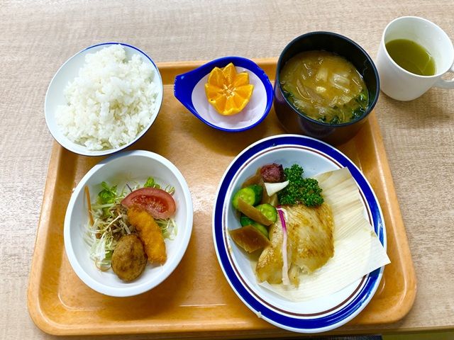 メニューは日替わり♪海鮮丼・冷やし中華・ウナギなど出る時もあります☆・・正直羨ましいです！