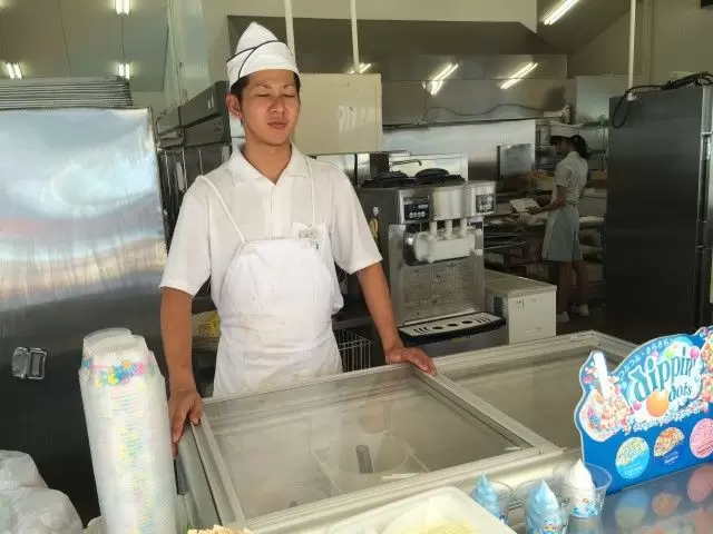 接客も含まれますので、笑顔を心掛けてお仕事お願いします♪