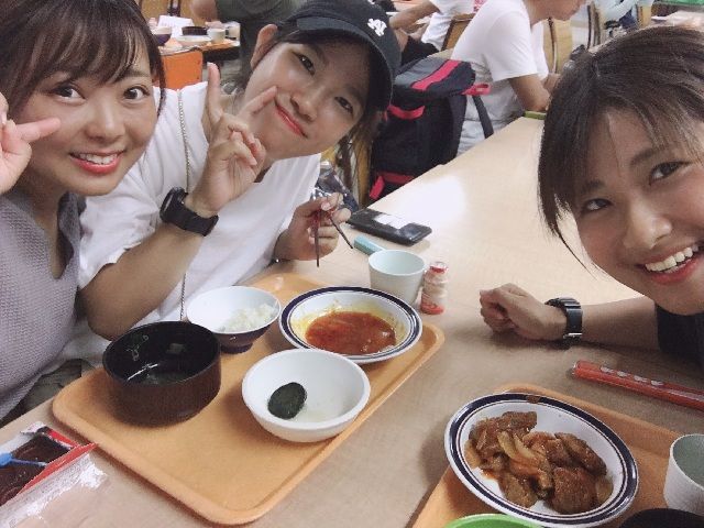 食堂の雰囲気♪ご飯・お味噌汁は好きな量を食べれます。メインのおかずと小鉢を1つ選べます♪