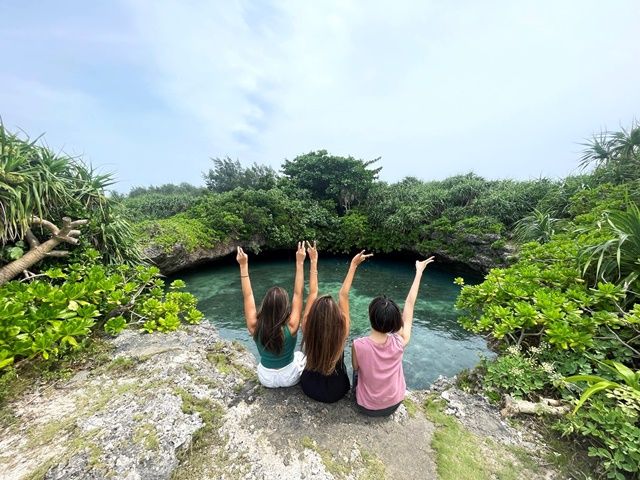 宮古ブルーの海と、緑あふれる森に囲まれた、自然を肌で感じるリゾートホテルでのホール業務♪