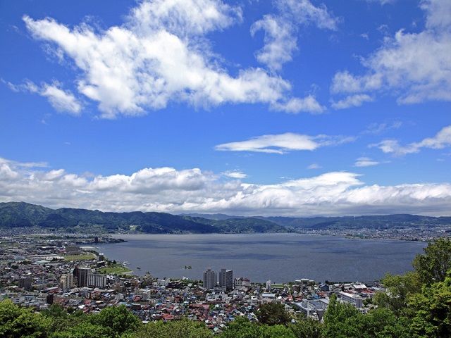 新宿から特急利用でわずか2時間10分！諏訪湖をじっくり堪能したいのであればココ！