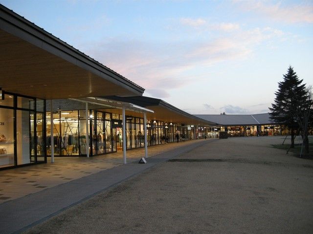 近隣には約250店舗が立ち並ぶ軽井沢・プリンスショッピングプラザ！！