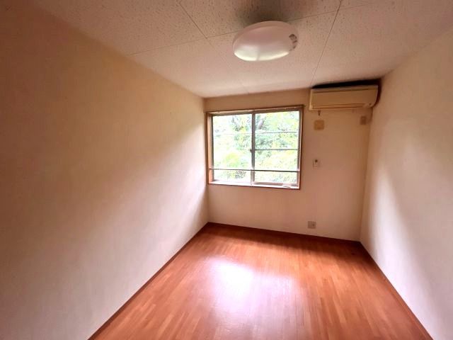 内装はフローリングタイプでIHコンロもあります！（調理器具はご持参となります）