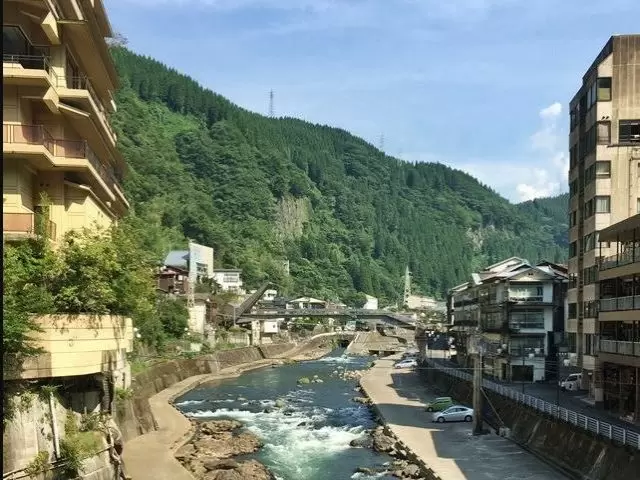 熊本県と大分県に隣接して建つ、少し珍しいホテル！