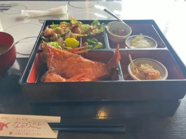 美味しい海の幸もいっぱいです！出張の時に食べたお昼ご飯です＼(^o^)／