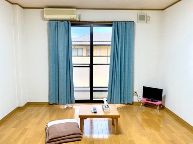 お部屋はキレイなアパートです！！