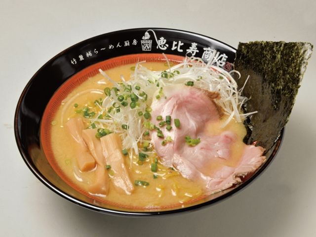 昼食の賄いではラーメンも食べれます！