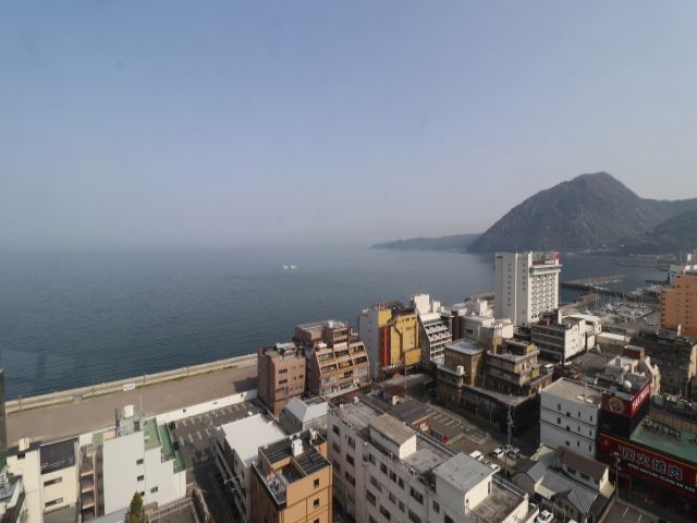 市街地ですので生活は非常に便利です。