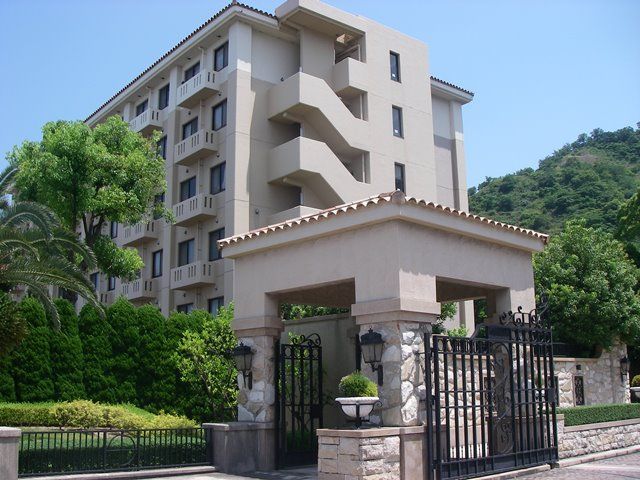 【寮外観】　豪華な寮です。