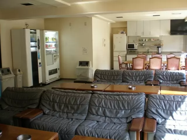 【寮内共有スペース】部屋はお風呂・トイレ付きです♪