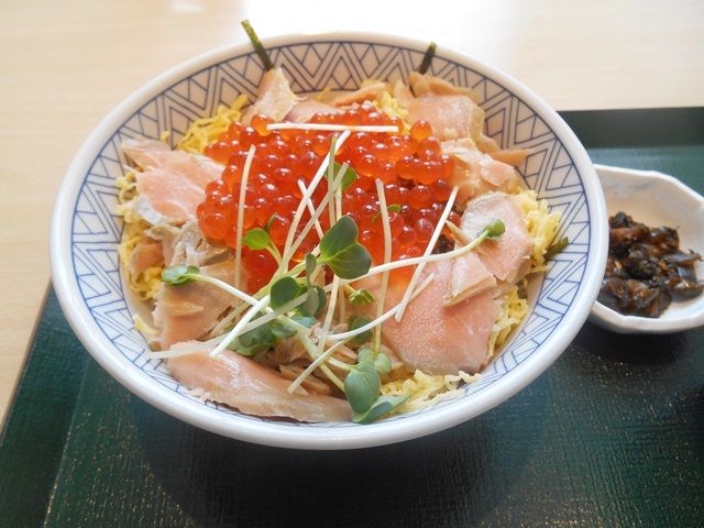 せっかくだから美味しい物もたくさん食べましょ！