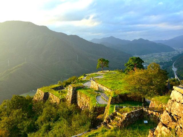 竹田城跡へも是非！ご応募お待ちしております。