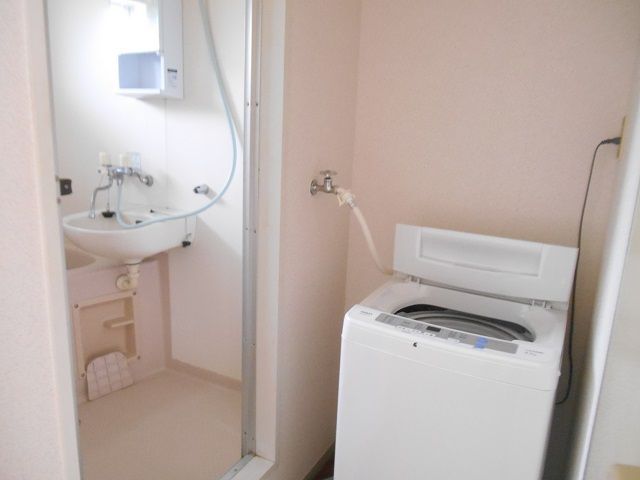 お部屋の中にバストイレ洗濯機付きのお部屋は大人気です。早い者勝ち(^^)/