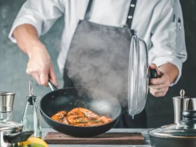 調理場内、ライブキッチンでの勤務！