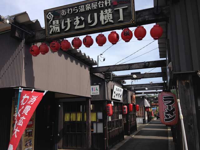 飲食店も多数♪近くに屋台がありますよ♪