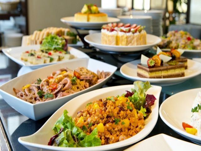 バイキング形式のレストランです♪