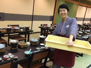 便利で人気の下呂温泉の仲居さん募集☆コンビニ・スーパー・薬局が寮から近いのは魅力です!!