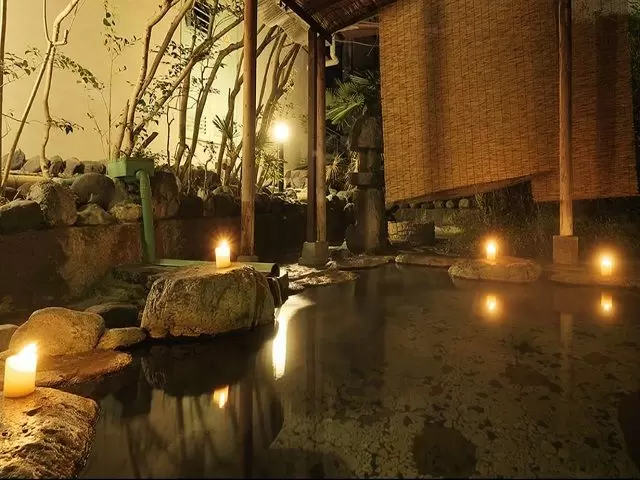無色透明で、肌ざわりがなめらかな温泉に毎日入れちゃいます☆