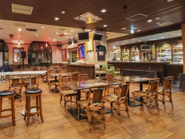 配属店舗はゲレンデレストラン・館内ファーストフードなど沢山あります！