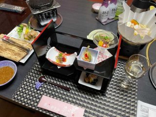 【周辺環境◎】都心から1時間30分！アクセス抜群の石和温泉で接客のお仕事！