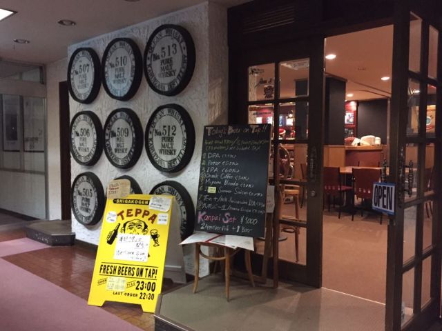 館内にはオシャレなＢＡＲ。外国のお客様も多い癒しスポット。