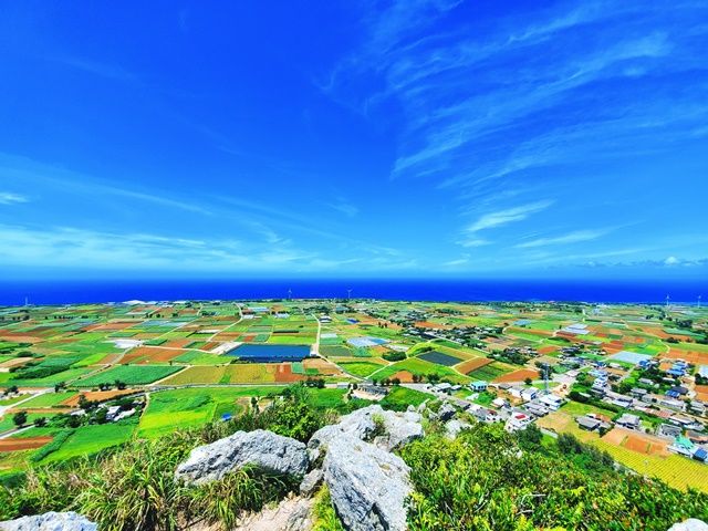 この時期限定の【レア職種】★★
この景色は必見★伊江島タッチューから島を一望！