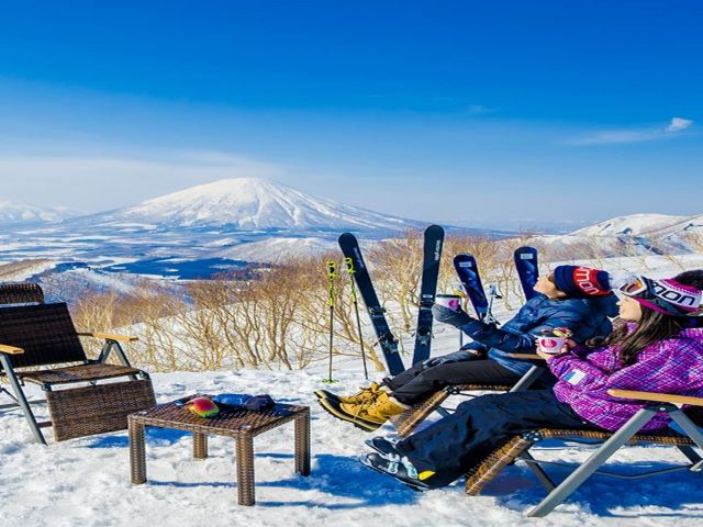 休日は仲良くなったスタッフさんとのんびりウィンタースポーツ！