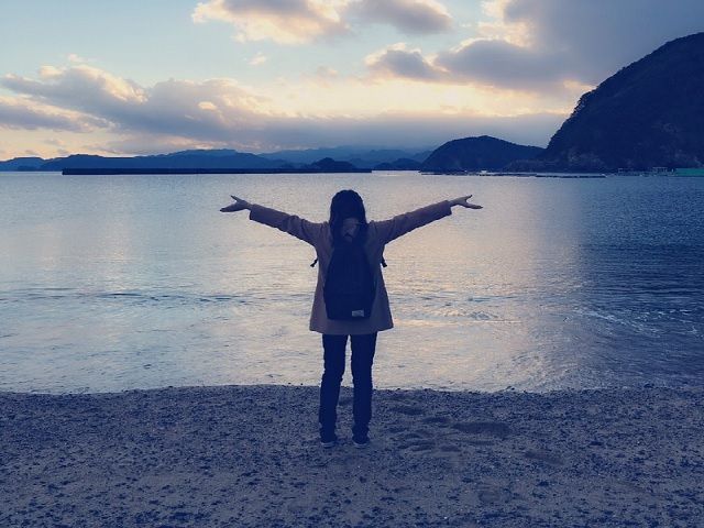 海も近くでリラックスできる環境ですよ♪近くにはテーマパークやコンビニ・飲食店もございます。