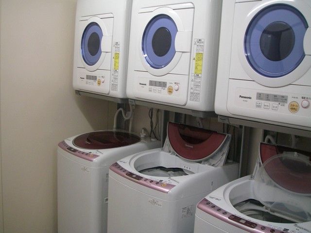 共同洗濯機。乾燥機付きです♪