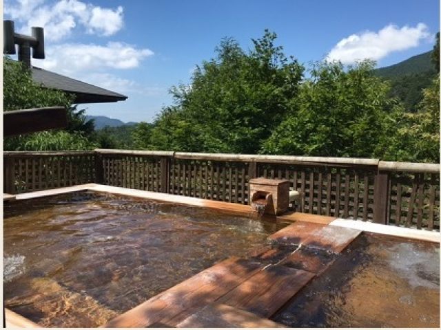 お仕事終わりは温泉でゆっくり疲れを癒して下さい♪良質な温泉でお肌もつるつるです！