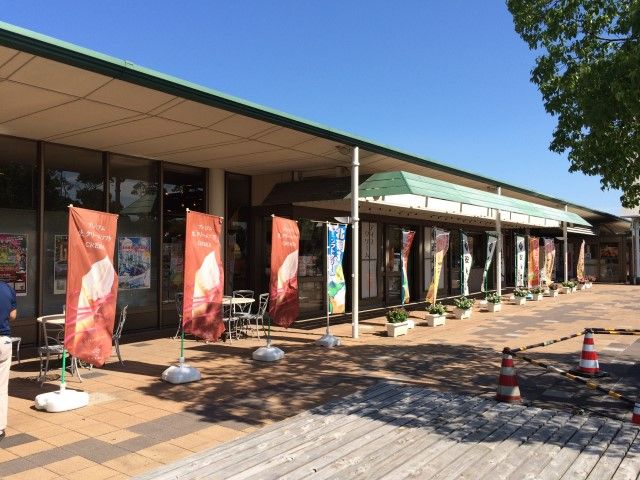 高速道路のパーキングエリアでリゾバ！！
通し勤務で働きやすいですよ！！