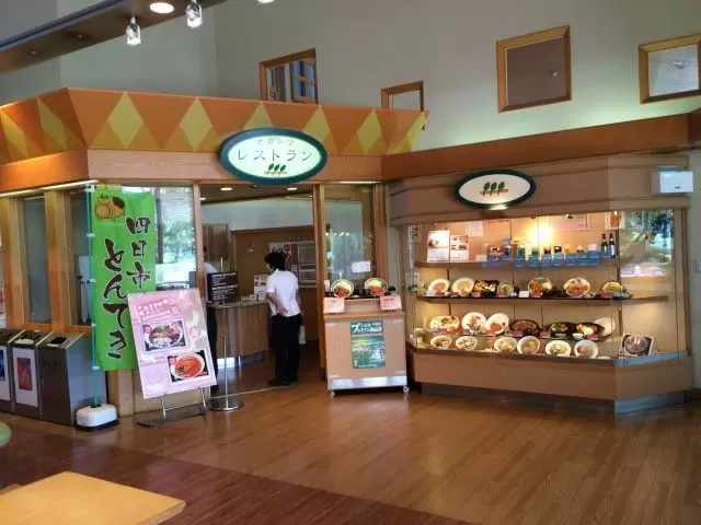 レストランの勤務もあります♪