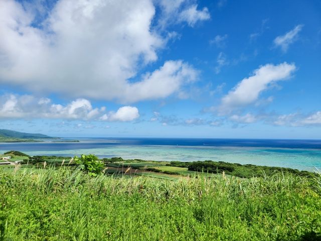 石垣島から約25分、ゆったりのんびり、昔ながらの沖縄の空気を味わうことができる小浜島♪