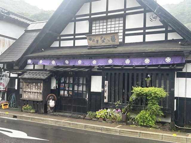 飲食店もたくさんあります☆